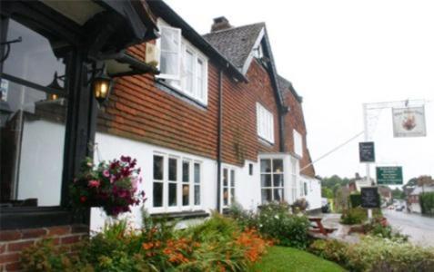 The Bear Inn And Burwash Motel Exterior foto